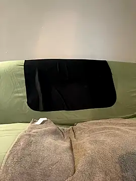 BruceIsHorny  online show from September 26, 2025, 4:25 pm