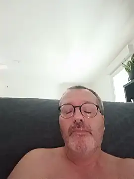 Snapshot of mike9473 chatting on July 20, 2026, 4:31 pm mike9473 online show from July 20, 2026, 4:31 pm