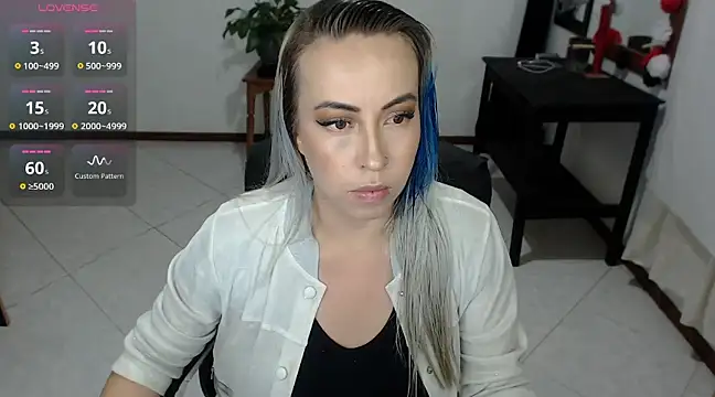 charlottezoe15 online show from March 13, 2025, 1:10 am