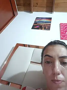 Snapshot of LunaZambrano chatting on May 20, 2026, 4:20 am LunaZambrano online show from May 20, 2026, 4:20 am