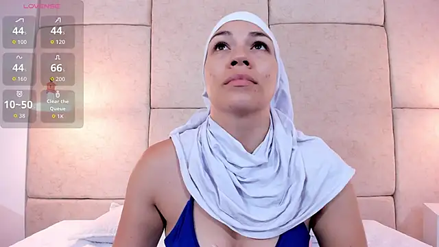 aisha vs online show from April 13, 2026, 1:26 pm