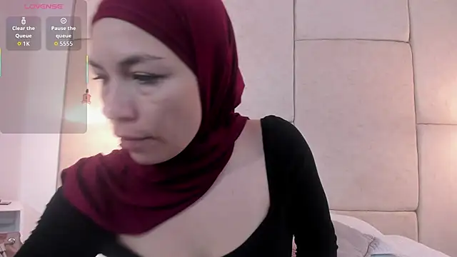 Snapshot of aisha_vs chatting on November 26, 2025, 12:49 pm aisha vs online show from November 26, 2025, 12:49 pm