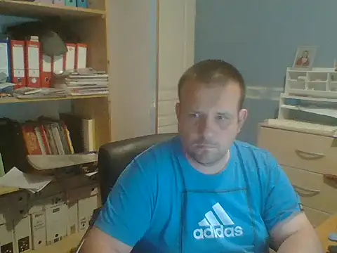 Snapshot of manubm03 chatting on April 20, 2026, 8:21 pm manubm03 online show from April 20, 2026, 8:21 pm