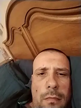 manubm03 online show from October 18, 2025, 1:24 pm