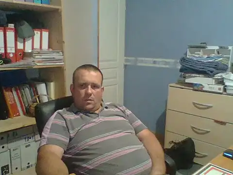 Snapshot of manubm03 chatting on June 16, 2026, 11:21 am manubm03 online show from June 16, 2026, 11:21 am