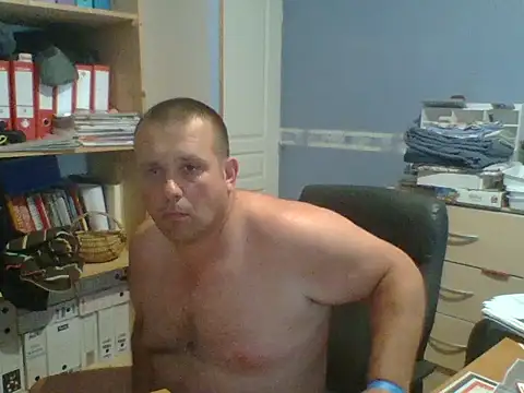 Snapshot of manubm03 chatting on June 14, 2026, 4:41 pm manubm03 online show from June 14, 2026, 4:41 pm