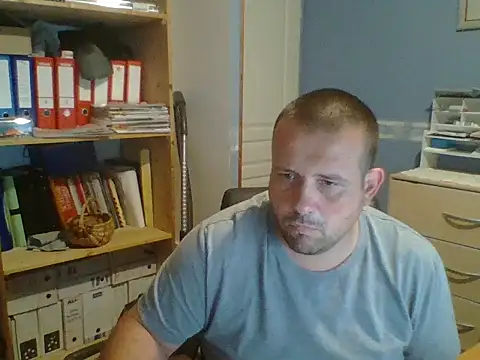 Snapshot of manubm03 chatting on July 24, 2026, 7:37 am manubm03 online show from July 24, 2026, 7:37 am