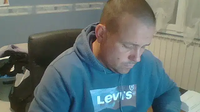 manubm03 online show from October 13, 2025, 11:34 am