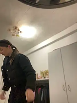 KrisMagnoly online show from March 29, 2026, 5:47 pm