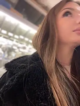 KrisMagnoly online show from November 30, 2025, 5:25 pm