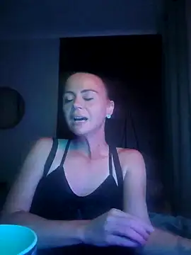 MrsBunnyBum online show from April 13, 2026, 5:50 pm