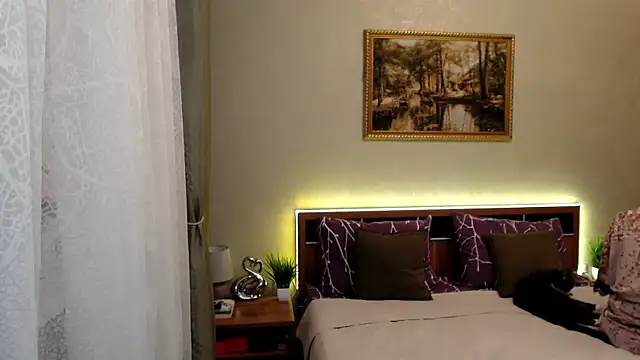 sensualEmilia online show from April 16, 2026, 9:39 pm