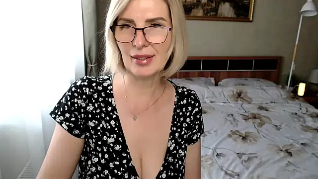 Snapshot of sensualEmilia chatting on July 17, 2026, 11:07 am sensualEmilia online show from July 17, 2026, 11:07 am
