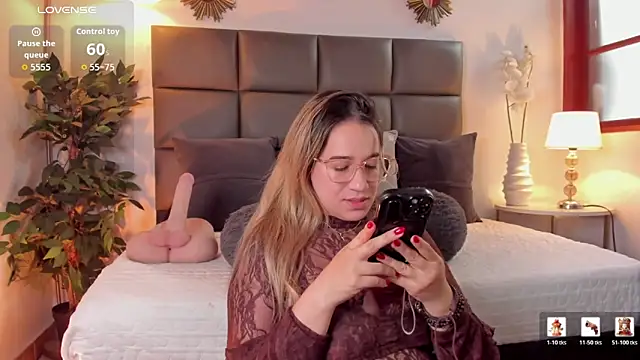 Antonellachic73 online show from April 22, 2026, 7:09 pm