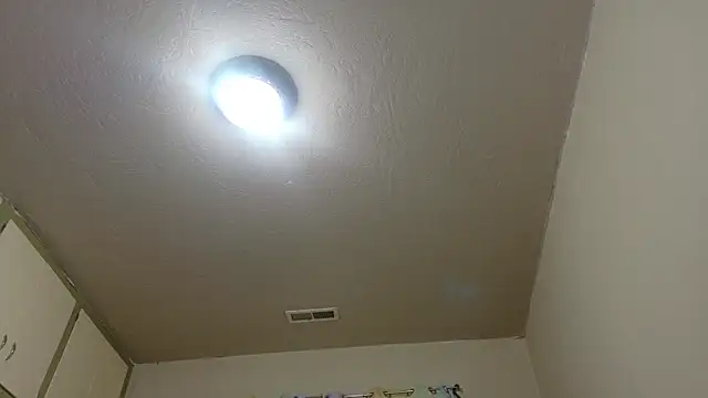 Emihaze online show from April 18, 2026, 7:07 pm