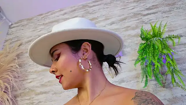 Lea Foster online show from March 10, 2025, 7:18 pm