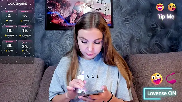 CassieMils online show from October 22, 2025, 6:02 am