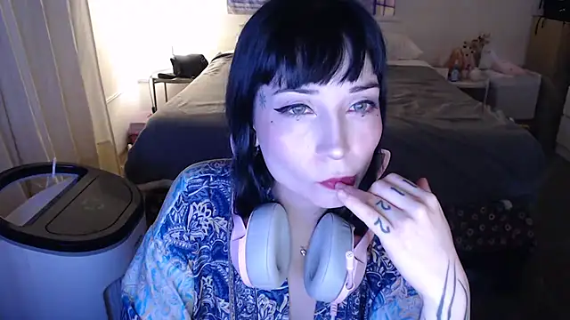 latinpetit online show from November 21, 2025, 3:16 am