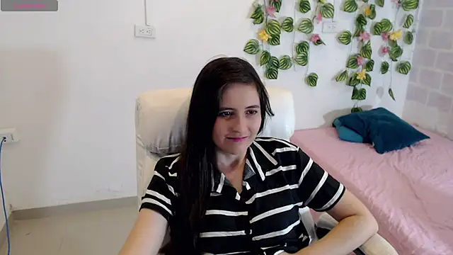 tania sweet   online show from November 3, 2025, 4:54 pm