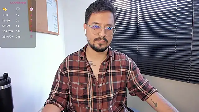 DaviidEvans  online show from December 19, 2024, 8:13 pm