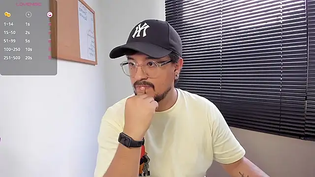 DaviidEvans  online show from December 6, 2024, 5:28 pm