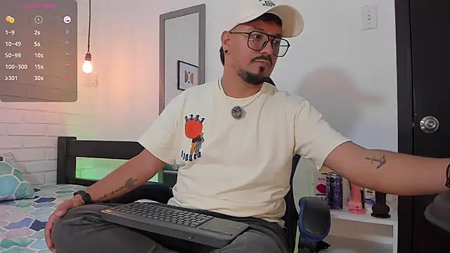 DaviidEvans  online show from October 11, 2025, 8:37 am