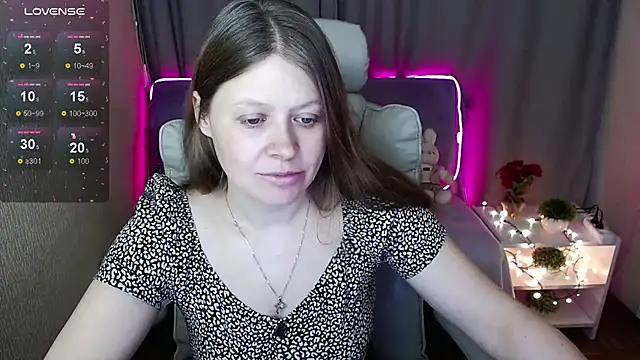 alekasamui online show from March 18, 2025, 3:23 am