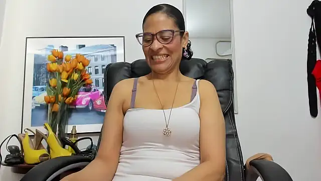 Aries Mature online show from December 4, 2025, 4:06 pm