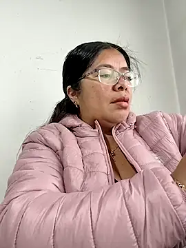   valentina18 online show from October 3, 2025, 1:12 pm