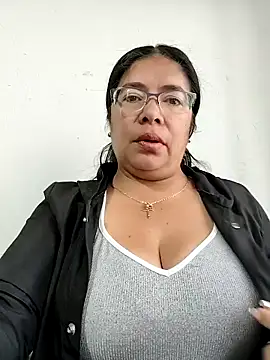   valentina18 online show from October 4, 2025, 1:01 pm