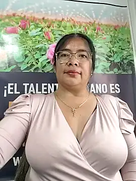   valentina18 online show from April 23, 2026, 7:37 pm