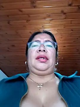   valentina18 online show from September 12, 2025, 1:11 pm