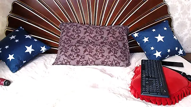 Snapshot of PrettyHairyBlonde chatting on March 12, 2025, 11:43 am PrettyHairyBlonde online show from March 12, 2025, 11:43 am