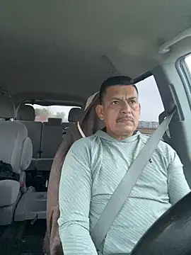 Snapshot of pumaHotz chatting on December 4, 2024, 11:19 pm pumaHotz online show from December 4, 2024, 11:19 pm