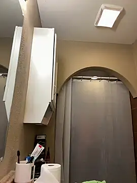 Snapshot of pumaHotz chatting on February 28, 2025, 12:20 pm pumaHotz online show from February 28, 2025, 12:20 pm