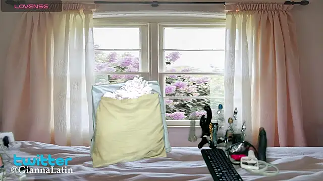 Gianna latin online show from October 2, 2025, 11:08 pm