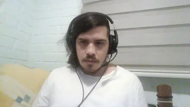 hung weeb online show from November 3, 2025, 2:06 am