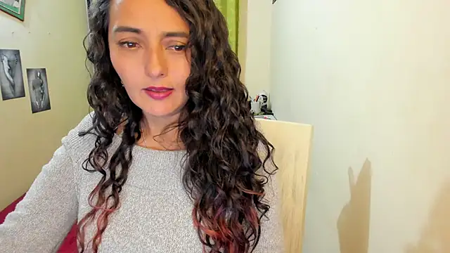 emma luxy online show from January 3, 2025, 6:00 am