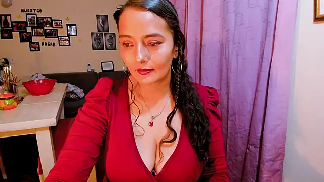 emma luxy online show from February 25, 2026, 4:45 am