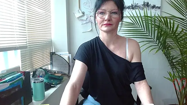 Snapshot of City_Kat chatting on April 24, 2026, 2:30 pm City Kat online show from April 24, 2026, 2:30 pm