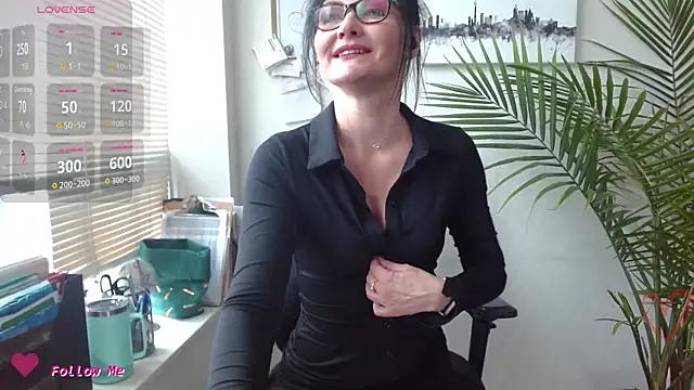 Snapshot of City_Kat chatting on April 28, 2026, 4:33 pm City Kat online show from April 28, 2026, 4:33 pm