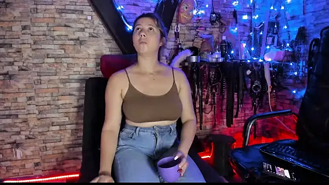 Snapshot of Liltildeman_moon chatting on February 18, 2026, 11:45 pm Liltildeman moon online show from February 18, 2026, 11:45 pm