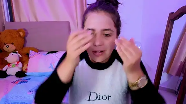 Snapshot of _alicia_z chatting on February 15, 2026, 5:19 am alicia z online show from February 15, 2026, 5:19 am