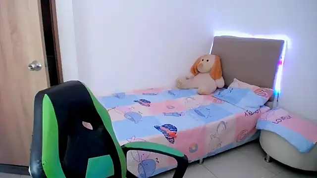 Snapshot of _alicia_z chatting on February 25, 2025, 11:37 pm alicia z online show from February 25, 2025, 11:37 pm