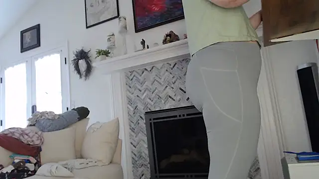 AuroraWillows online show from October 2, 2025, 2:53 pm