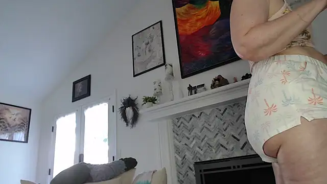 AuroraWillows online show from October 11, 2025, 2:07 pm