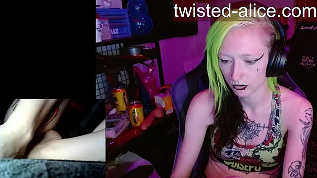 alicewonder09 online show from April 11, 2026, 3:25 am