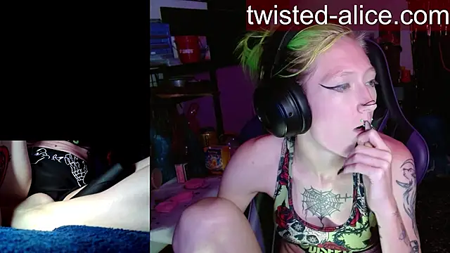 alicewonder09 online show from May 28, 2026, 3:14 am