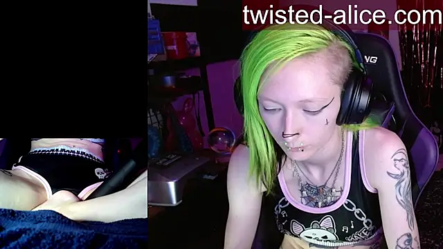 alicewonder09 online show from May 7, 2026, 3:33 am