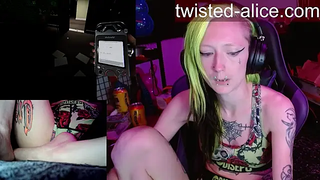 alicewonder09 online show from April 13, 2026, 3:32 am